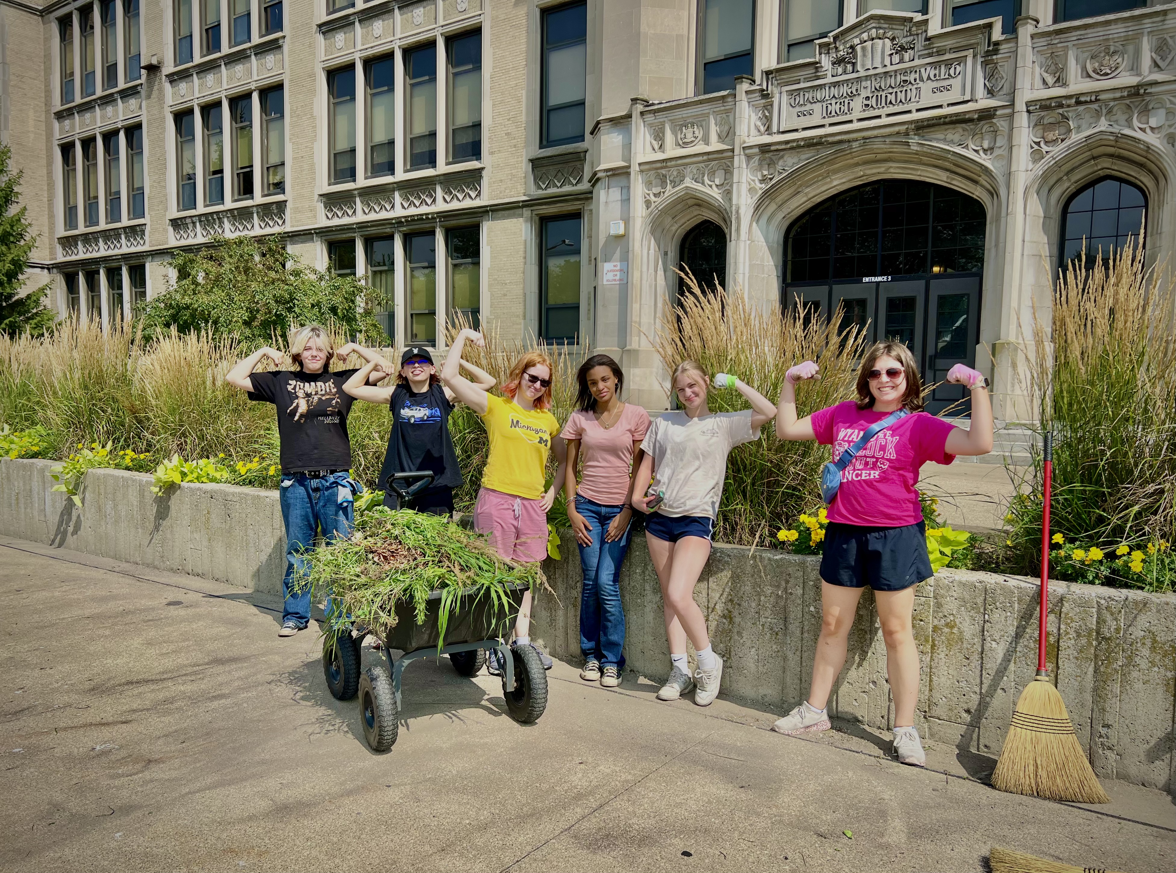 Roosevelt FFA Rain Garden Work with Students